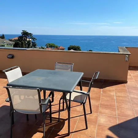 Attico San Faustino: Beachfront With Panoramic Sea Views Holiday home
