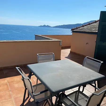 Attico San Faustino: Beachfront With Panoramic Sea Views Rapallo