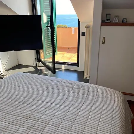Attico San Faustino: Beachfront With Panoramic Sea Views * Rapallo