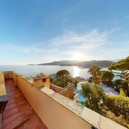 Holiday home Attico San Faustino: Beachfront With Panoramic Sea Views
