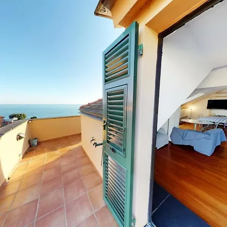 Attico San Faustino: Beachfront With Panoramic Sea Views Holiday home *