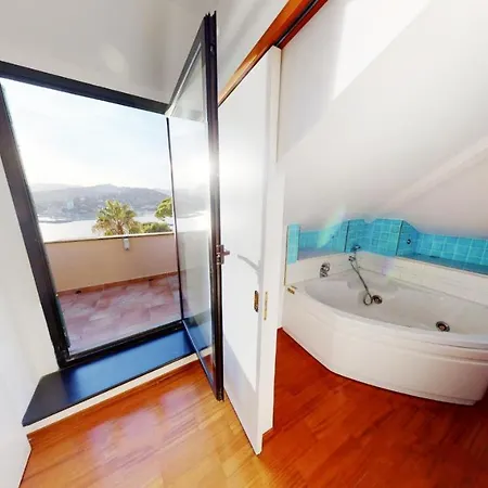 Holiday home Attico San Faustino: Beachfront With Panoramic Sea Views Rapallo