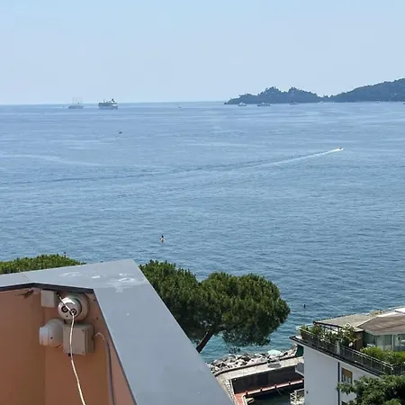 Holiday home Attico San Faustino: Beachfront With Panoramic Sea Views Rapallo